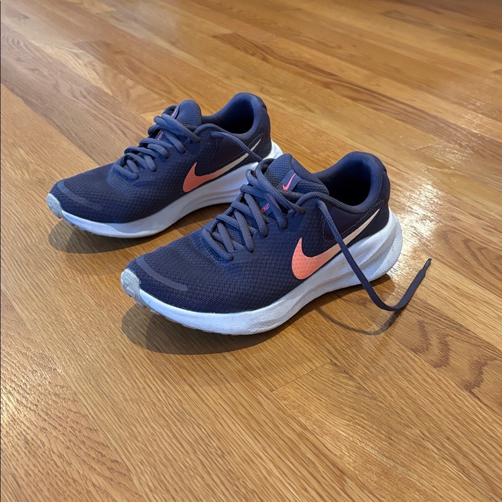Nike Dark Blue and Coral Sneakers